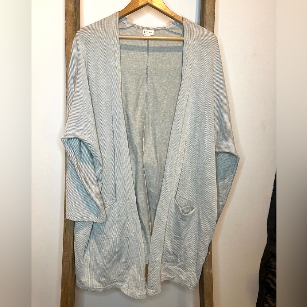 Donni gray textured sweater open cardigan duster with pockets. 1 size fits all.